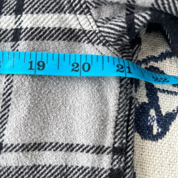 [US Yth18/Adult:M]H&M Black,Gray and White Checker Snap Button Flannel Overshirt - Picture 5 of 9